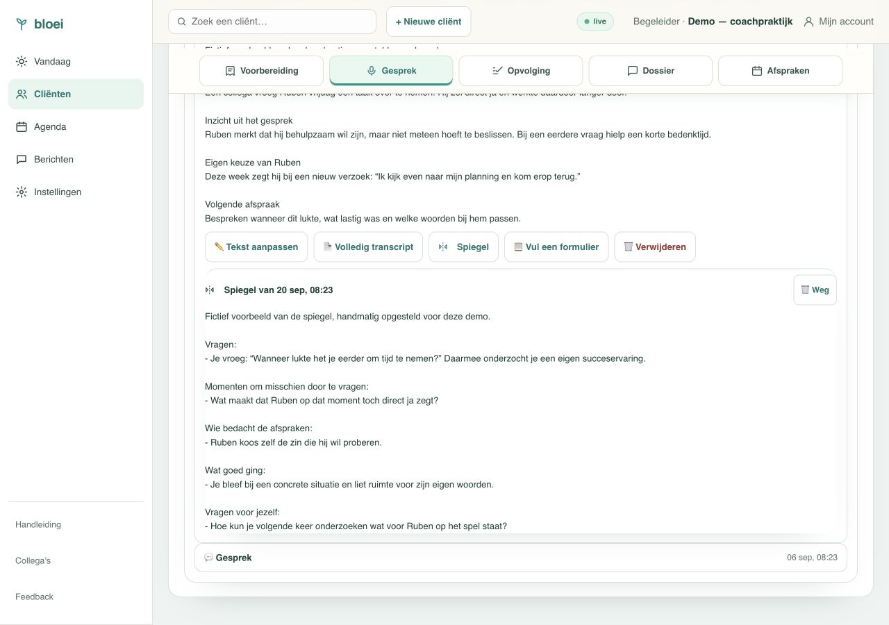 AI-spiegel met voorbeelden en reflectievragen in de echte demo-app